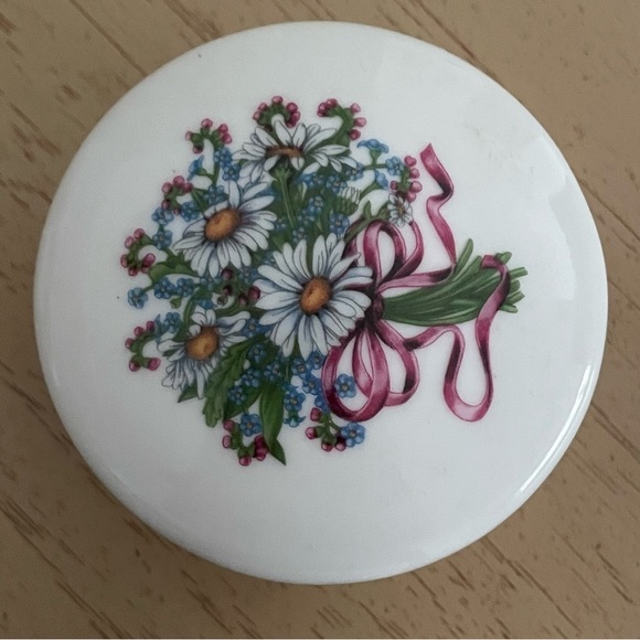 Lot of 4 1985 Heritage House Porcelain Music Box Trinket Crafted in Japan - Picture 10 of 13